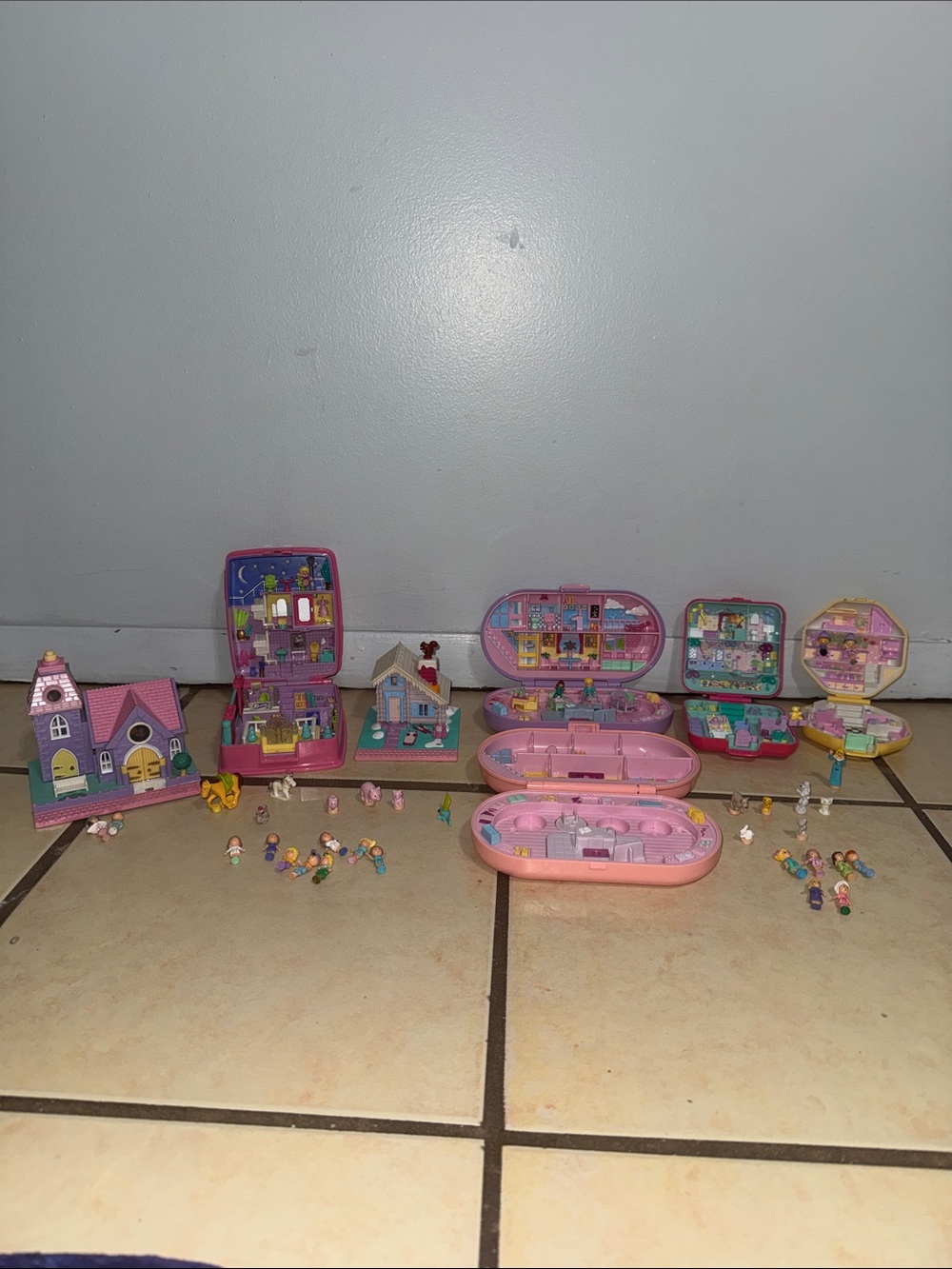 Vintage Polly Pocket Playsets with People and Animal Toy Figures Lot Bundle